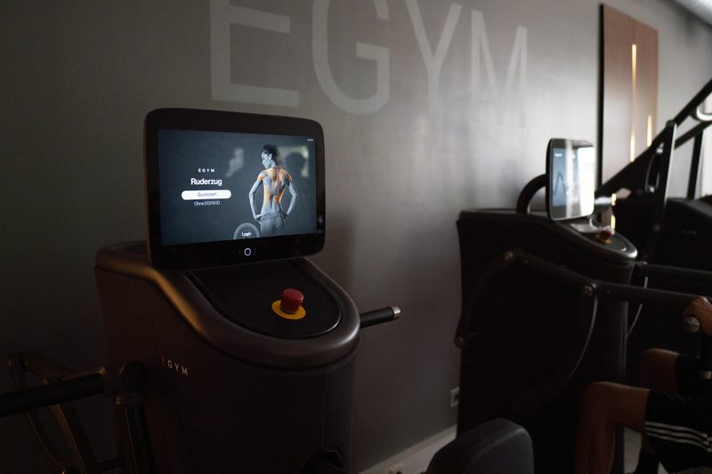 EGYM Smart Strength Gerät mit Touchdisplay im Fit-Inn Heldenbergen