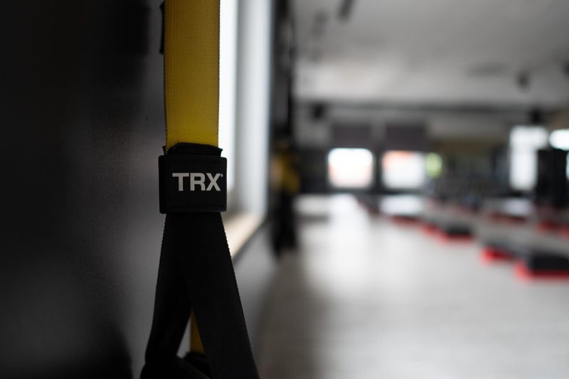 TRX Schlingentrainer im Kursraum des Fit-Inn Heldenbergen